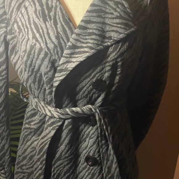 Zebra Print Jacket - Picture 3 of 5